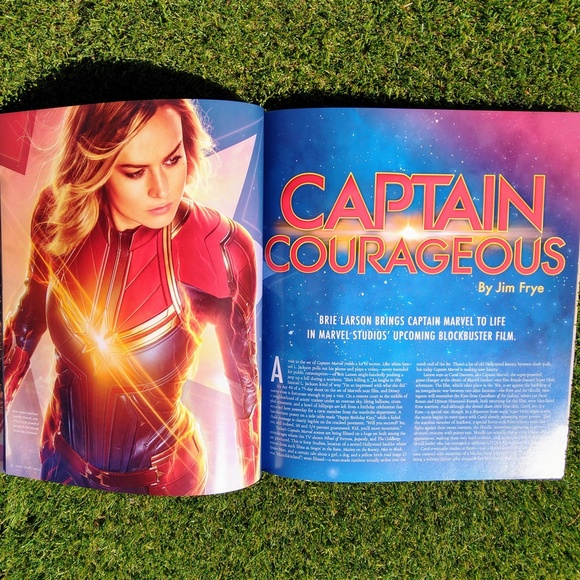 DISNEY TWENTY-THREE 2019 Magazine-Captain Marvel w/ Patch&Poster+Dumbo+Stan Lee - Picture 4 of 7
